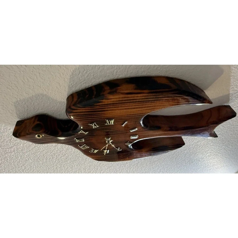 VTG 70th Cedar Stylized Bird Wall Clock Slab Wood Lacquer Rustic Cabin Decor